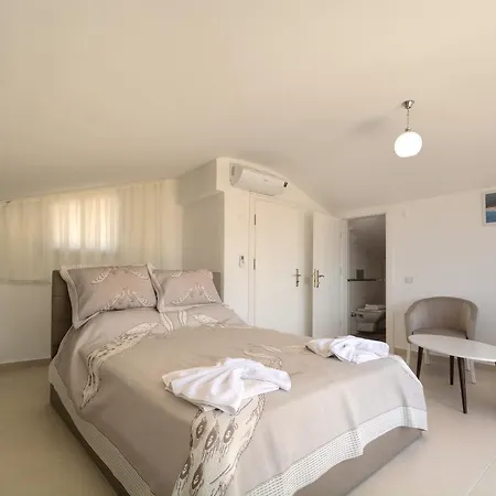 Adel Villa *